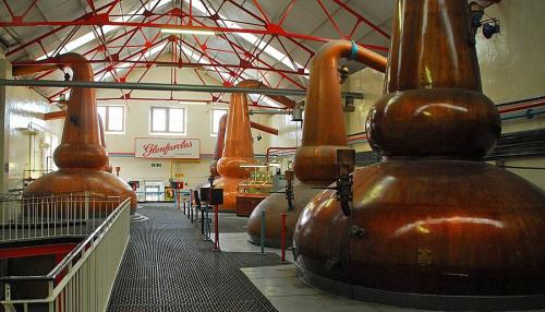 特価品 GLENFARCLAS グレンファークラス15年 正規品(ラベルに破れ、筒に皺)　